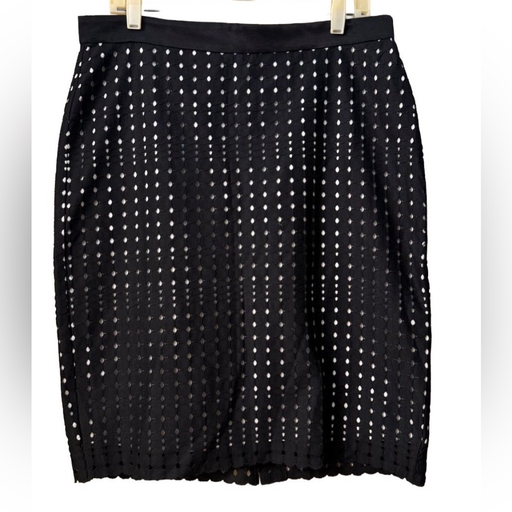 Ann Taylor Black Eyelet Lace Pencil Skirt Lined Scalloped Hem Women’s Size 12